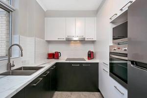 RAND3 - Cosy Apartment - Great Location, Easy CBD Access