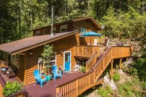 Glacier Hideaway - Mt Baker Cabin - AC, Hot Tub, BBQ, Hiking, WiFi - Concrete
