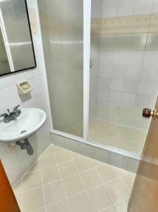 3 Bedroom, 2 bathroom Cabecera del LLano With Doorman