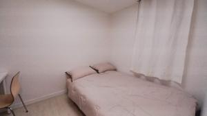 Phòng Giường Đôi Có Phòng Tắm Riêng (Double Room with Private Bathroom)