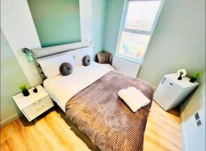 London 43 Ensuite Room look like hotel Top Locations