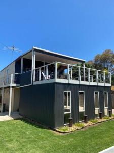 Coastal Retreat, 400 Metres to beach