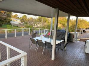 Coastal Retreat, 400 Metres to beach