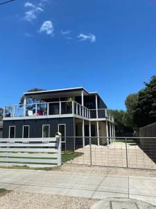 Coastal Retreat, 400 Metres to beach