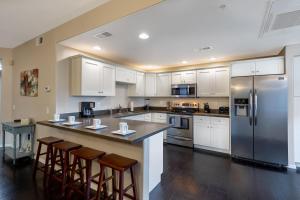 Central Location, Heated Pool, Spa, Upgraded Unit, More