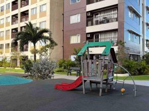 Stylish Iloilo condo w Netflix and pool access