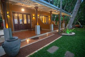 Aki Luna Lagoon Resort Hikkaduwa