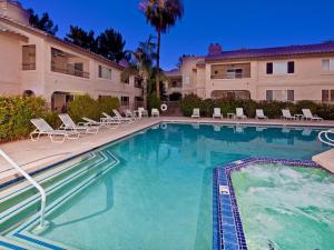 Central Area, Heated Pool, Hot Tub, Bbq, & More