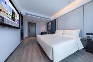 Atour Hotel Guangzhou Zhongcun Hanxi Changlong Metro Station