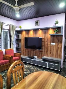 CREST VIEW HOME STAY
