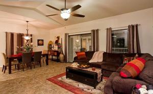 Central Location, Heated Pool, Bbq, Hot Tub, More