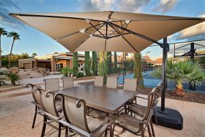 Luxury Estate, Heated Pool, Pickleball Court, More