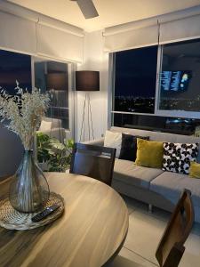 Centro histórico Downtown Depto completo alberca climatizada AC parking free seguridad 24 hras