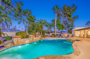 Central Location, Heated Pool, Game Room, Bbq