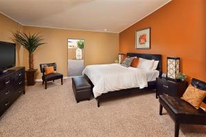 Luxury Estate, Heated Pool, Pickleball Court, More