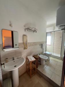 Camera Doppia con Letti Singoli con Bagno