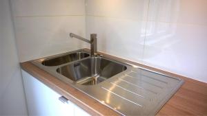 Almost White, Near Train, Metro n7688