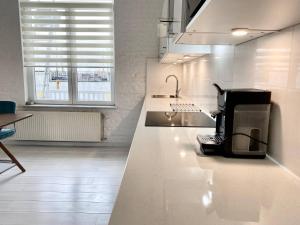 Wit II, Near Metro, Train n7670