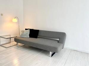 Wit II, Near Metro, Train n7670