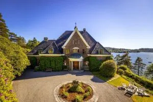 Unique Victorian Villa with private coastline - 卑尔根