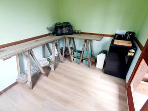 Birdsong Train Carriage Cabin with Outdoor Bath