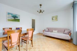 Spacious apartment in green location