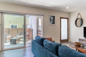 Redondo Beach 2br walk to shops restaurants LAX-1166