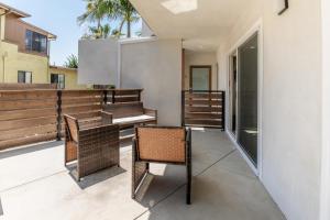 Redondo Beach 2br walk to shops restaurants LAX-1166