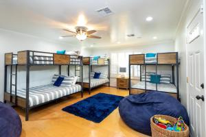 Central Location, Heated Pool, Game Room, Bbq