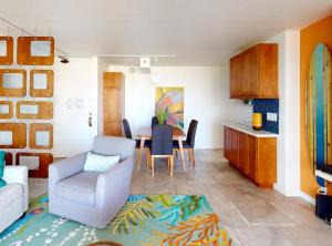 Artsy 32nd Floor Condo with Modern Furnishings & Gorgeous Ocean Views condo