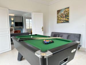 Villas La Meslaysienne - Comfortable house, swimming pool : photos des chambres