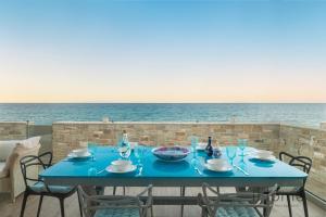 The Beach House - Mansion with Swimming Pool