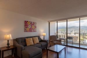 21st Floor Condo With View of Koolau Mountains and the Ala Wai Canal condo