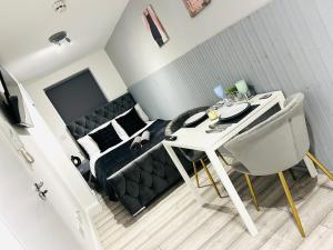 Central studios in top location