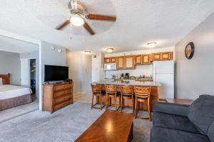 Waikiki Banyan High Level Condo with Private Lanai condo