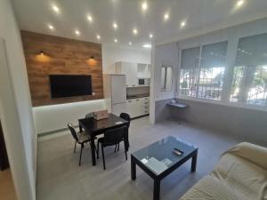 1 Urbanización La Roca, Estudio