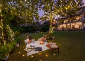 SaffronStays Mograa LAffaire - 5BR pet-friendly villa with private pool, gazebo & lawns near Kankeshwar Temple