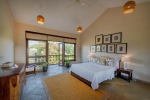 SaffronStays Mograa LAffaire - 5BR pet-friendly villa with private pool, gazebo & lawns near Kankeshwar Temple