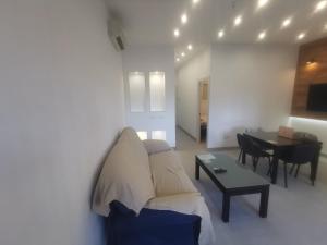 1 Urbanización La Roca, Estudio