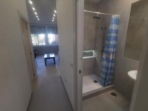 1 Urbanización La Roca, Estudio