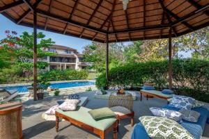 SaffronStays Mograa LAffaire - 5BR pet-friendly villa with private pool, gazebo & lawns near Kankeshwar Temple