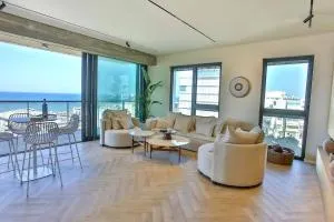 High End 1BD Beach Apartment - Тель-Авив