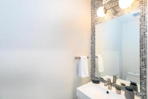 Central Location, Huge Pool, Upgraded Unit