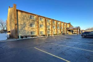 AmericInn by Wyndham Woodstock IL