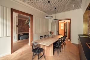 Austin Flowers Old Town by WillyWalls