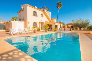 Villa with Private Pool room in Villa Ebro - Plusholidays