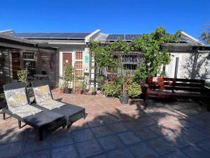 Lovely Garden Studio 5 - 10 min walk to the beach