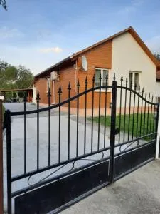 Szilvia Vendégház - Polgár