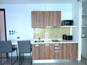 Direct pool access studio Twin Sands by Lofty