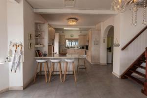 Seagul Cove, Private Villa on the beach, Sleeps 7